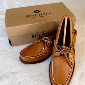 Sperry Top Slider boat shoes. A/O Sahara (Honey Sole). NWT. US size 6 Medium.